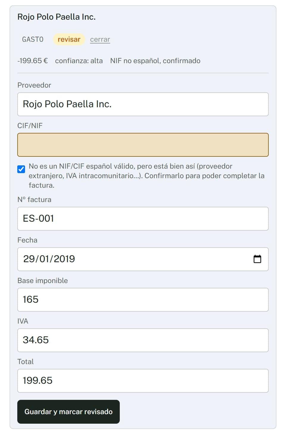 Formulario de revisión de una factura leída por IA: proveedor, CIF/NIF con el aviso de NIF no español confirmado, número, fecha, base imponible, IVA y total.