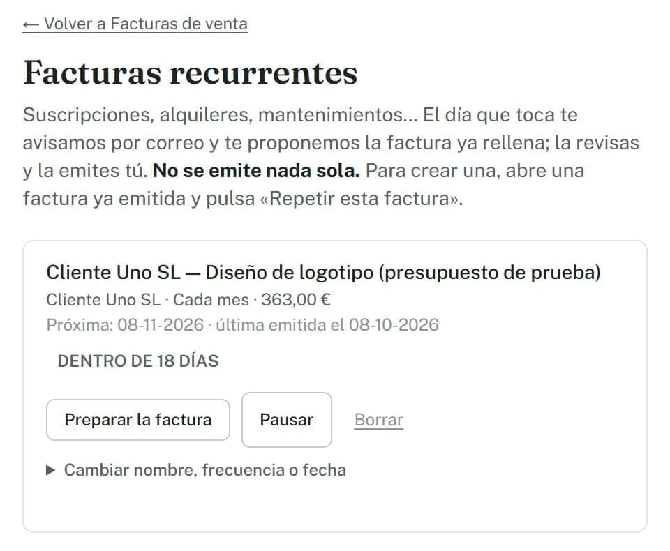 Pantalla de facturas recurrentes con una factura mensual de 363 euros para un cliente, su próxima fecha y los botones Preparar la factura, Pausar y Borrar.